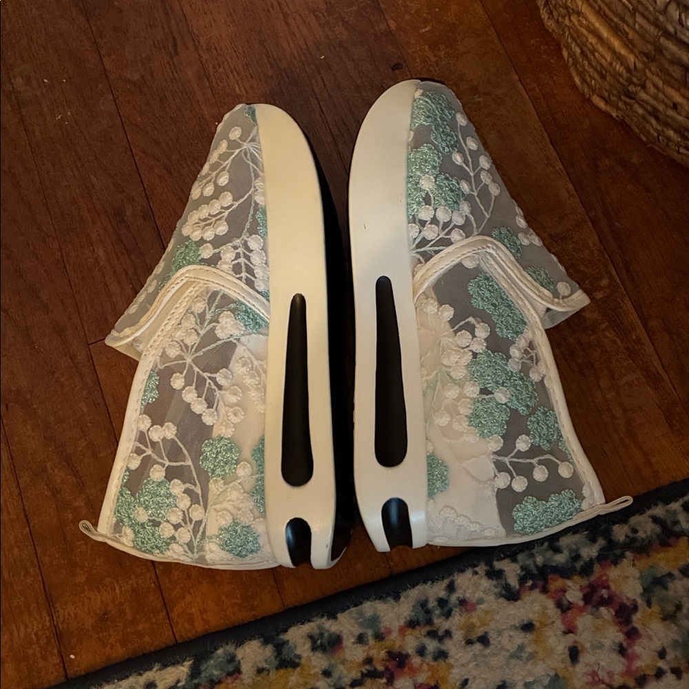 NWOT Mesh Floral Slip-On Platforms